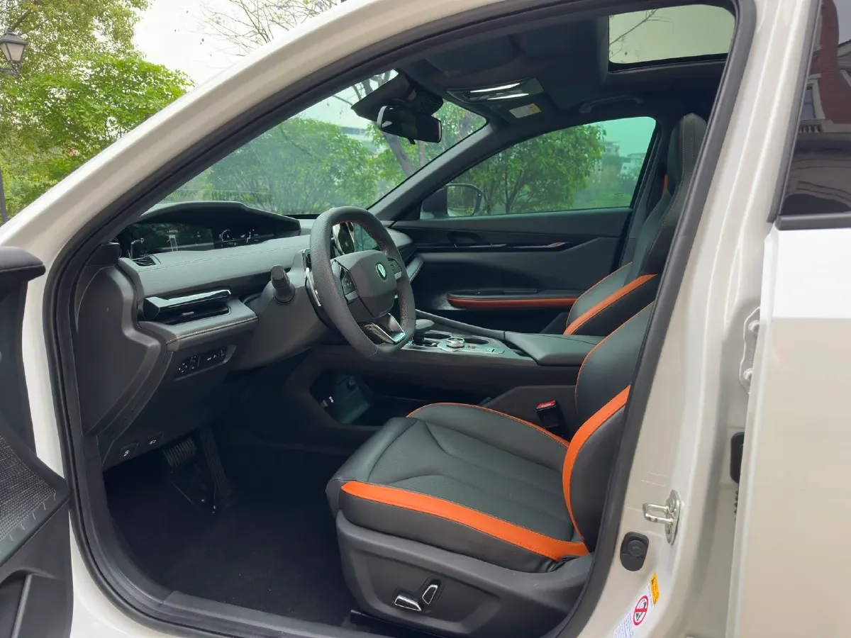 2023 ChangAn UNI-V 1.5T 188HP L4 7DCT,autocango,china used car exporter,china ev exporter,chinese used car exporter,chinese used ev exporter