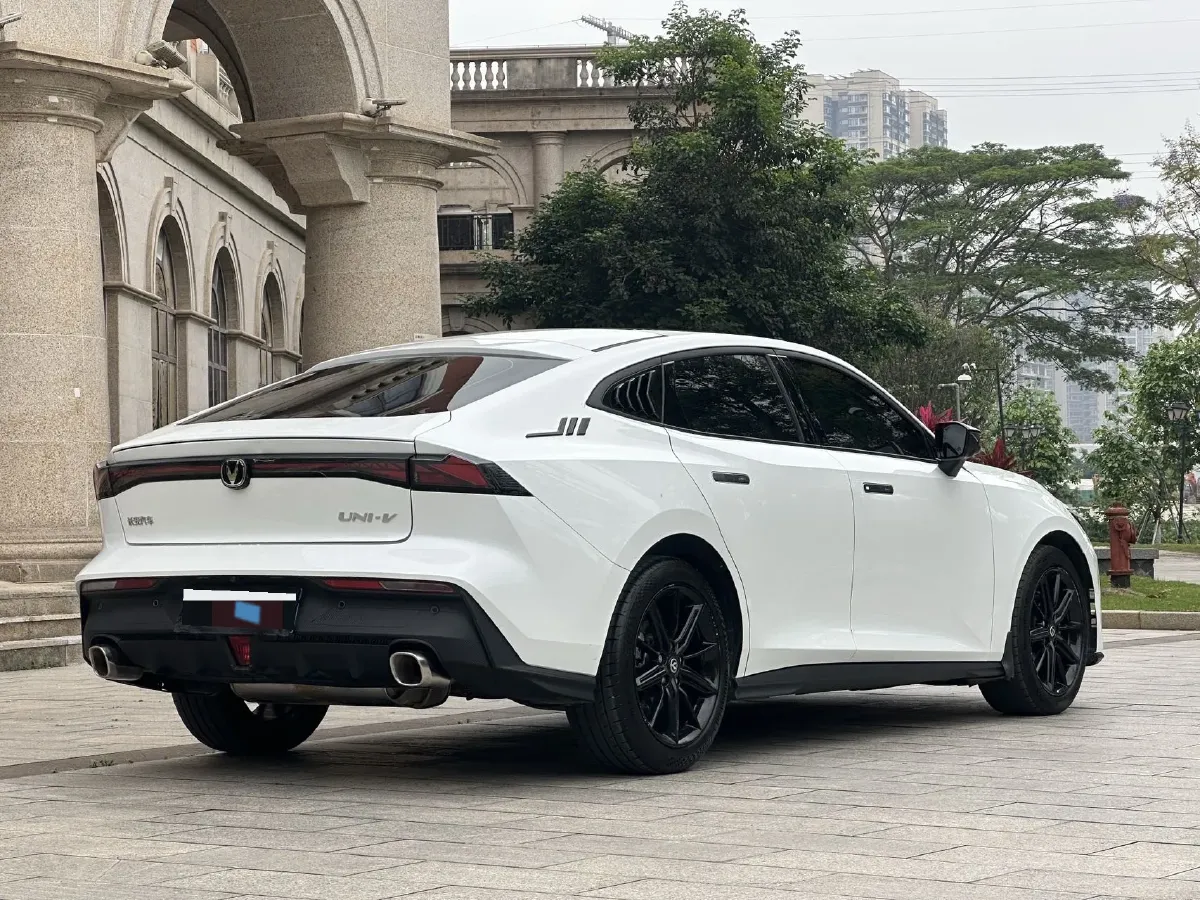 2023 ChangAn UNI-V 1.5T 188HP L4 7DCT,autocango,china used car exporter,china ev exporter,chinese used car exporter,chinese used ev exporter