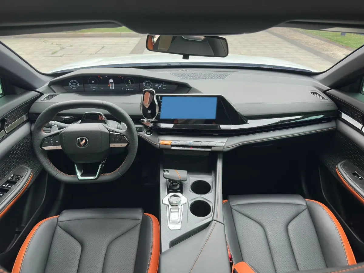 2023 ChangAn UNI-V 1.5T 188HP L4 7DCT,autocango,china used car exporter,china ev exporter,chinese used car exporter,chinese used ev exporter