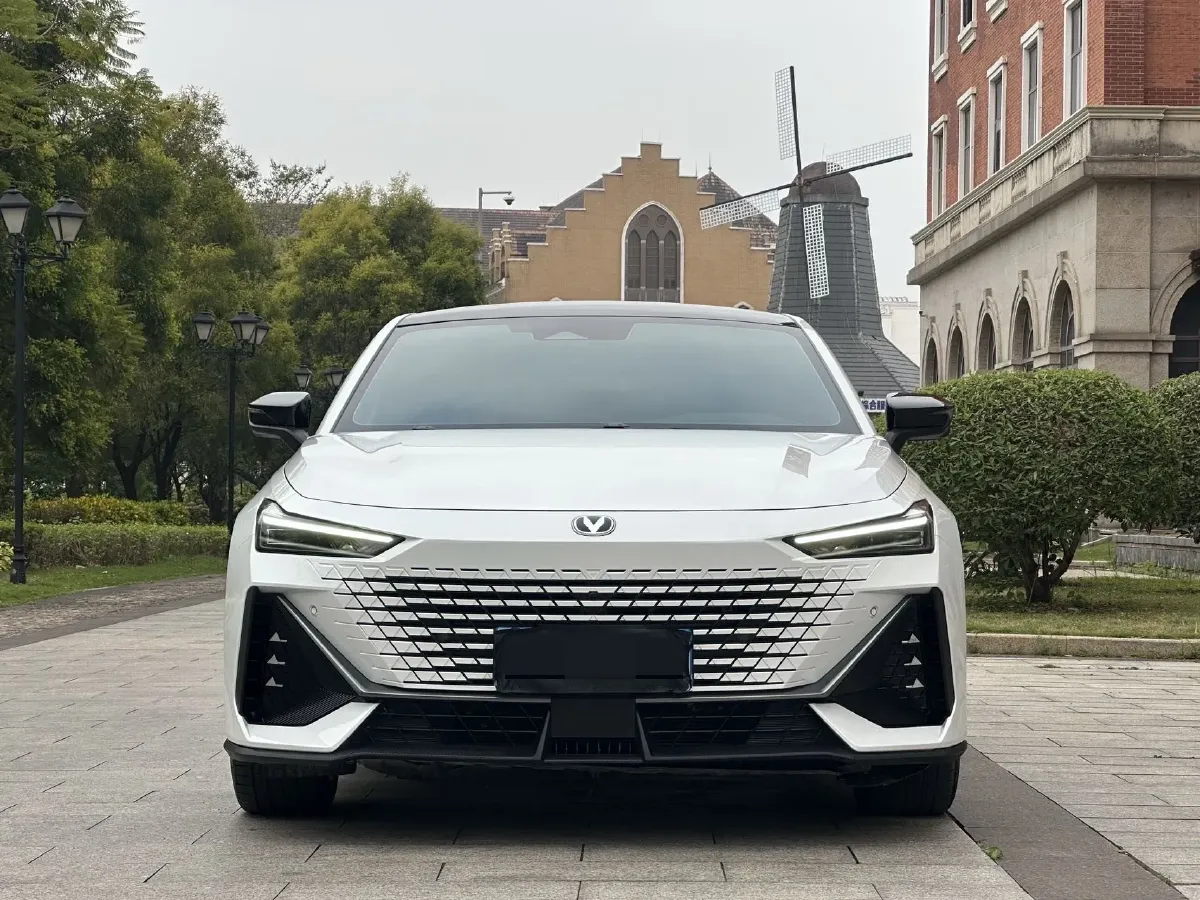 2023 ChangAn UNI-V 1.5T 188HP L4 7DCT,autocango,china used car exporter,china ev exporter,chinese used car exporter,chinese used ev exporter