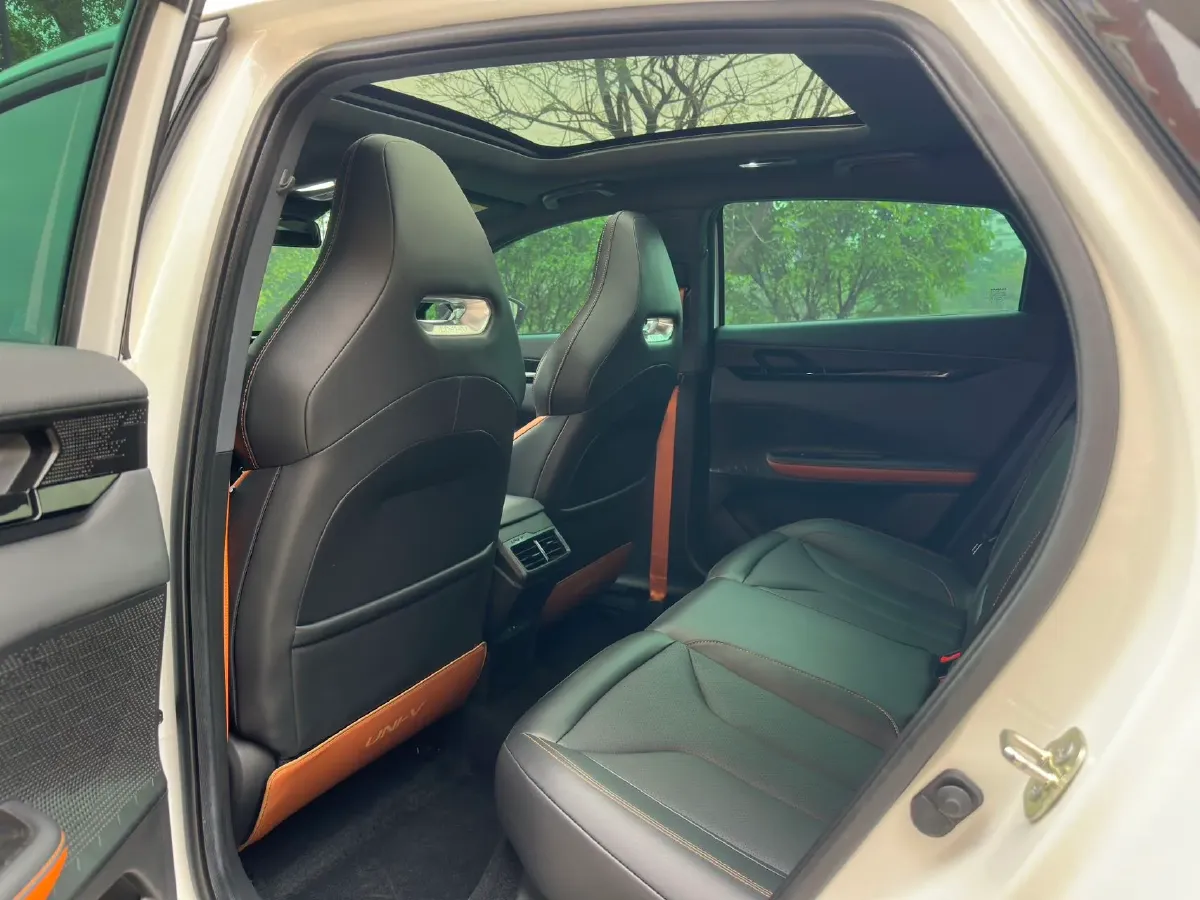 2023 ChangAn UNI-V 1.5T 188HP L4 7DCT,autocango,china used car exporter,china ev exporter,chinese used car exporter,chinese used ev exporter