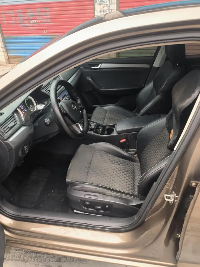 2018 Skoda Superb 1.8T 180HP L4 7DCT,autocango,china used car exporter,china ev exporter,chinese used car exporter,chinese used ev exporter