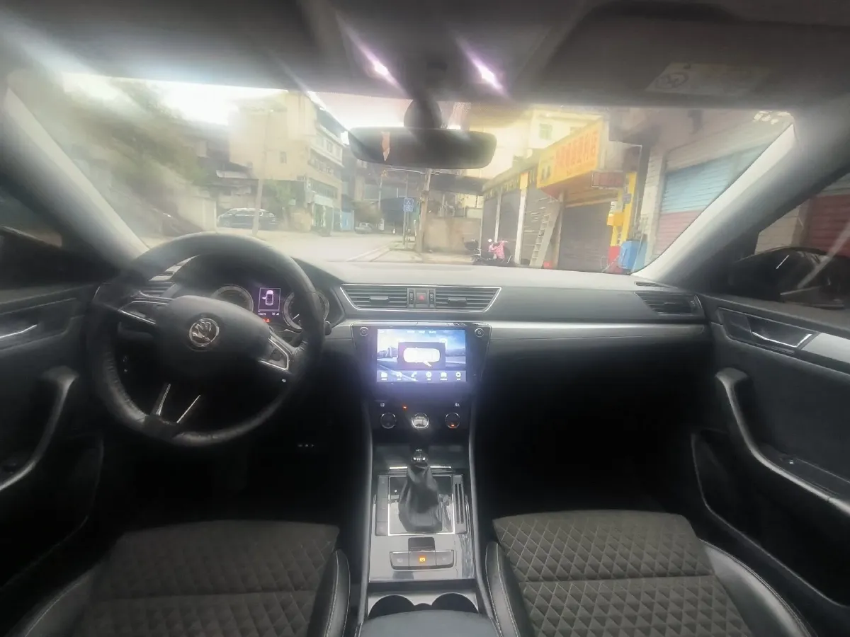 2018 Skoda Superb 1.8T 180HP L4 7DCT,autocango,china used car exporter,china ev exporter,chinese used car exporter,chinese used ev exporter