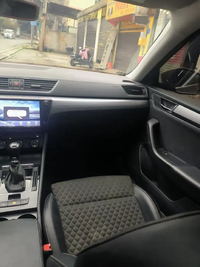 2018 Skoda Superb 1.8T 180HP L4 7DCT,autocango,china used car exporter,china ev exporter,chinese used car exporter,chinese used ev exporter