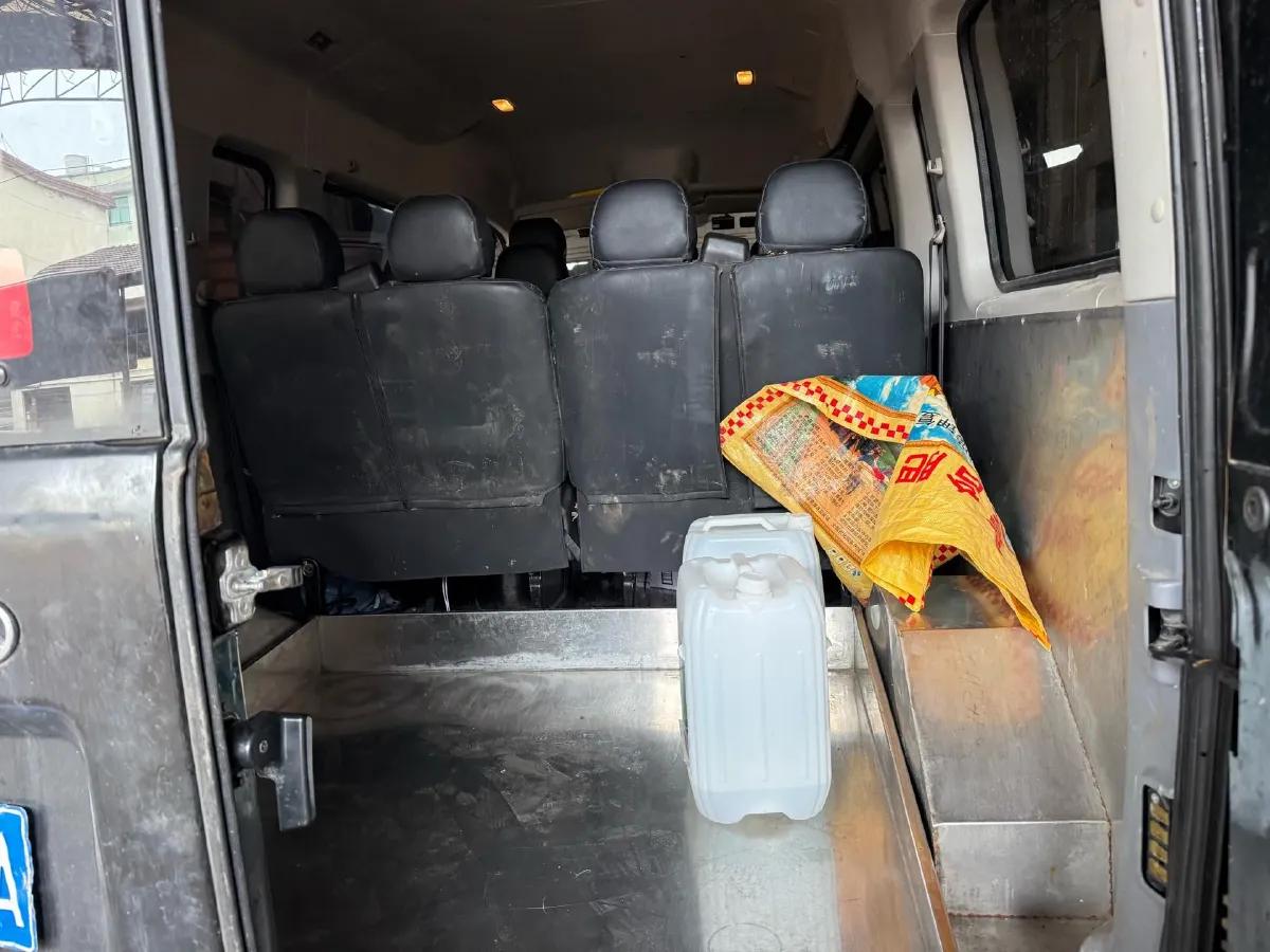 2021 MAXUS XinTu V80 2.0T 127HP L4 6MT,autocango,china used car exporter,china ev exporter,chinese used car exporter,chinese used ev exporter