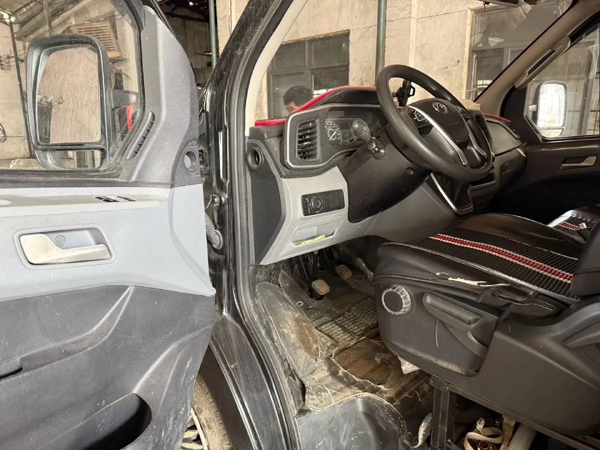 2021 MAXUS XinTu V80 2.0T 127HP L4 6MT,autocango,china used car exporter,china ev exporter,chinese used car exporter,chinese used ev exporter