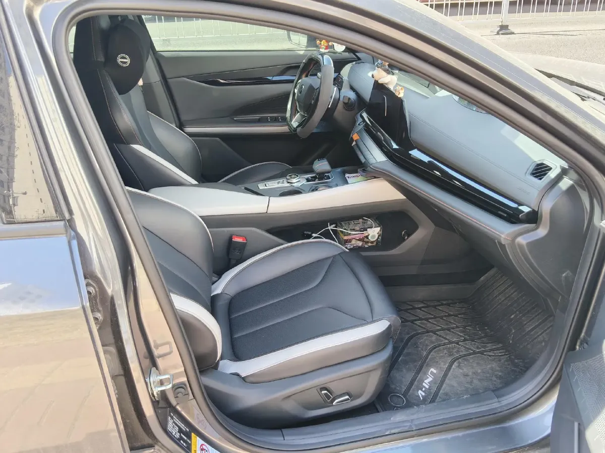 2023 ChangAn UNI-V 1.5T 188HP L4 7DCT,autocango,china used car exporter,china ev exporter,chinese used car exporter,chinese used ev exporter