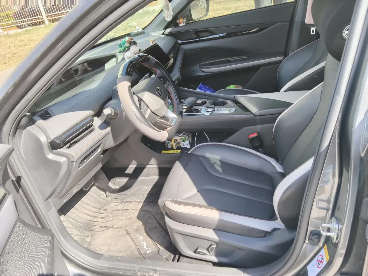 2023 ChangAn UNI-V 1.5T 188HP L4 7DCT,autocango,china used car exporter,china ev exporter,chinese used car exporter,chinese used ev exporter