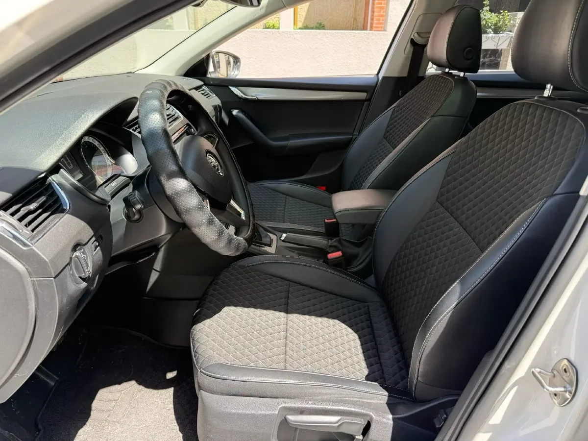 2019 Skoda Octavia 1.5L 116HP L4 6AT,autocango,china used car exporter,china ev exporter,chinese used car exporter,chinese used ev exporter