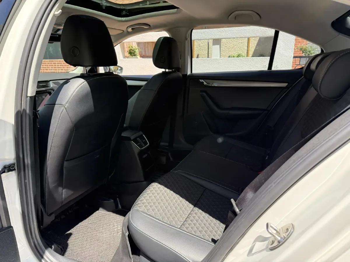 2019 Skoda Octavia 1.5L 116HP L4 6AT,autocango,china used car exporter,china ev exporter,chinese used car exporter,chinese used ev exporter