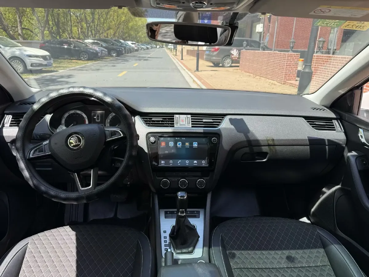 2019 Skoda Octavia 1.5L 116HP L4 6AT,autocango,china used car exporter,china ev exporter,chinese used car exporter,chinese used ev exporter