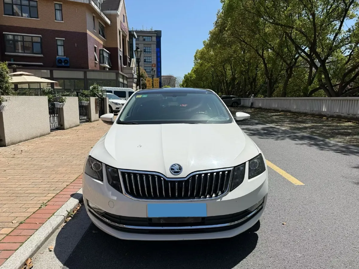 2019 Skoda Octavia 1.5L 116HP L4 6AT,autocango,china used car exporter,china ev exporter,chinese used car exporter,chinese used ev exporter