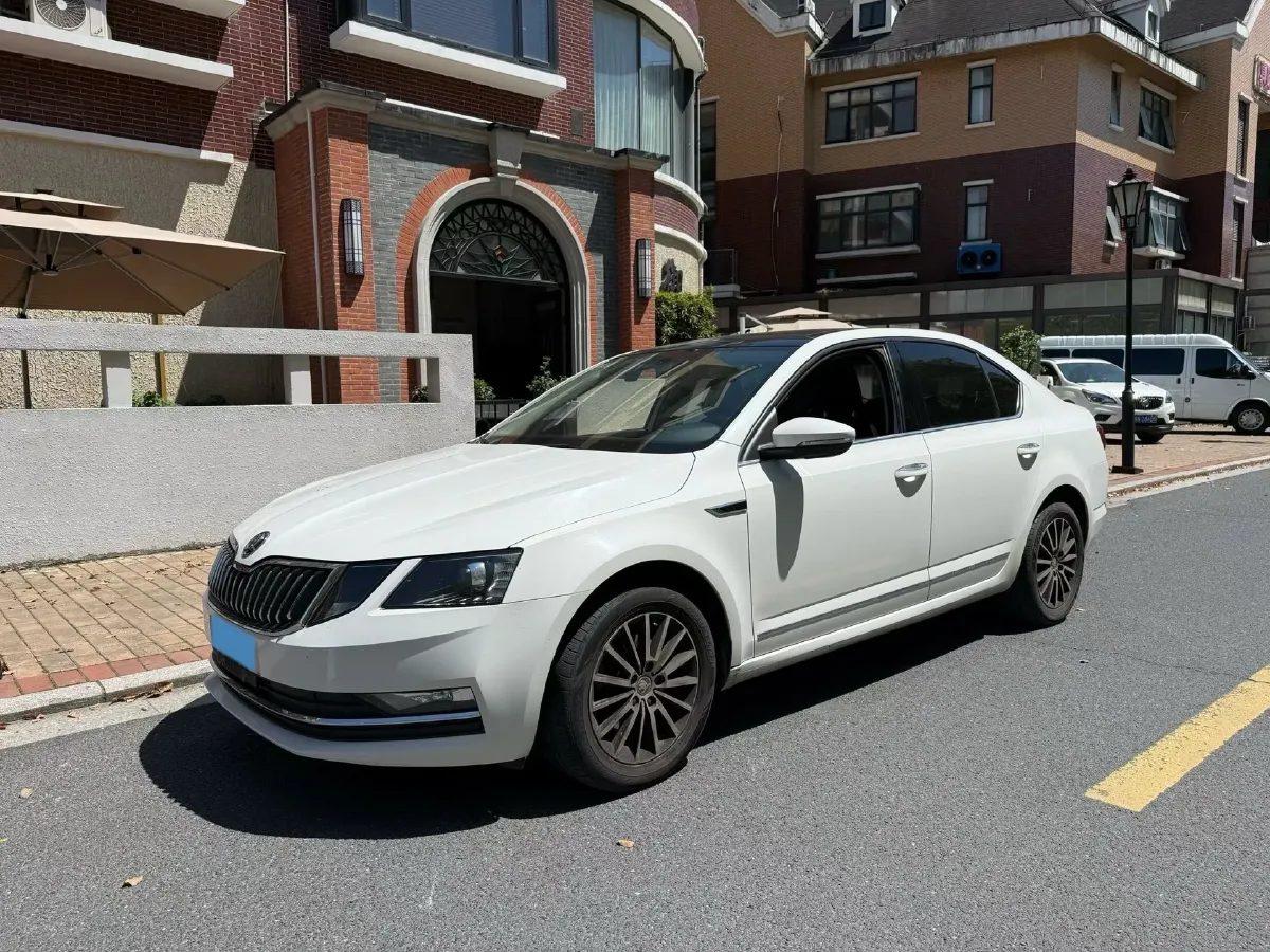 2019 Skoda Octavia 1.5L 116HP L4 6AT,autocango,china used car exporter,china ev exporter,chinese used car exporter,chinese used ev exporter