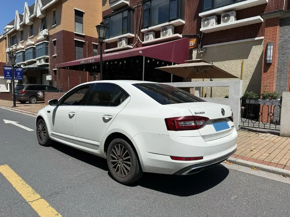 2019 Skoda Octavia 1.5L 116HP L4 6AT,autocango,china used car exporter,china ev exporter,chinese used car exporter,chinese used ev exporter