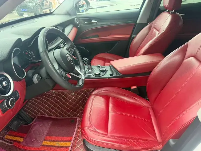 2017 Alfa Romeo Stelvio 2.0T 200HP L4 8AT,autocango,china used car exporter,china ev exporter,chinese used car exporter,chinese used ev exporter