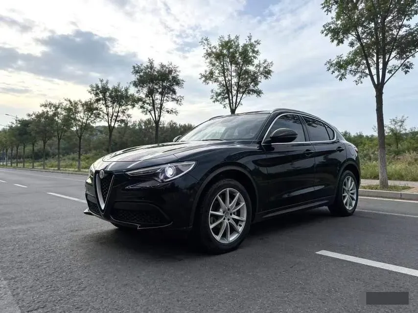 2017 Alfa Romeo Stelvio 2.0T 200HP L4 8AT,autocango,china used car exporter,china ev exporter,chinese used car exporter,chinese used ev exporter