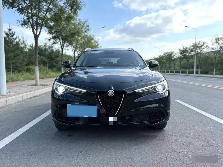 2017 Alfa Romeo Stelvio 2.0T 200HP L4 8AT,autocango,china used car exporter,china ev exporter,chinese used car exporter,chinese used ev exporter