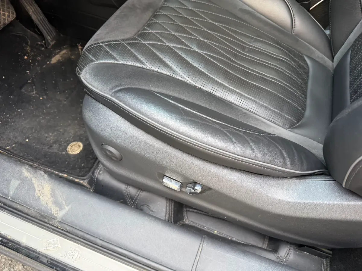 2022 HongQi HS5 2.0T 224HP L4 6AT,autocango,china used car exporter,china ev exporter,chinese used car exporter,chinese used ev exporter