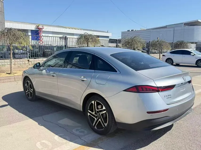 2023 Roewe D7 1.5L 112HP L4 1DHT PHEV 21.4KWH,autocango,china used car exporter,china ev exporter,chinese used car exporter,chinese used ev exporter