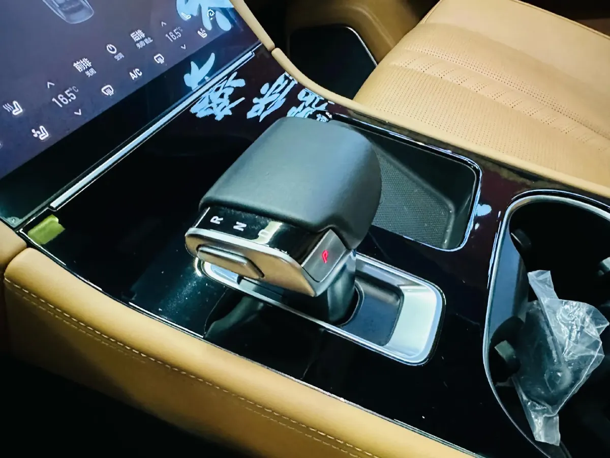 2021 Li ONE Range Extended 131HP REEV 40.5KWH,autocango,china used car exporter,china ev exporter,chinese used car exporter,chinese used ev exporter