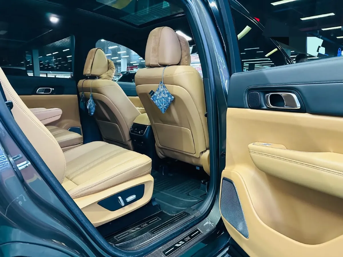 2021 Li ONE Range Extended 131HP REEV 40.5KWH,autocango,china used car exporter,china ev exporter,chinese used car exporter,chinese used ev exporter