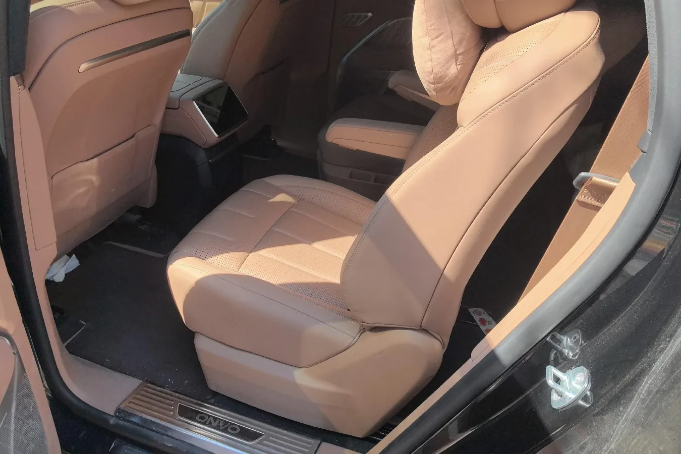 2025 ONVO L90 BEV,autocango,china used car exporter,china ev exporter,chinese used car exporter,chinese used ev exporter