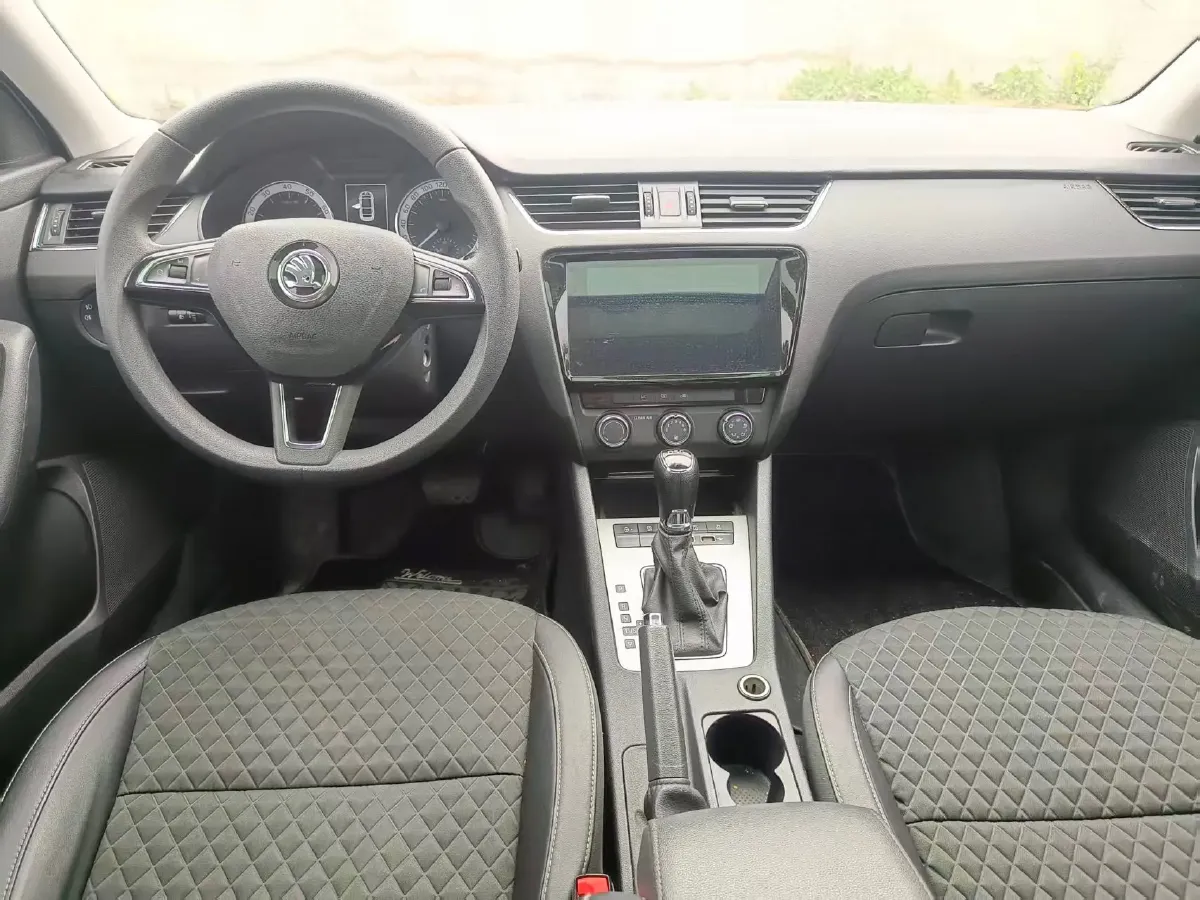 2019 Skoda Octavia 1.2T 116HP L4 7DCT,autocango,china used car exporter,china ev exporter,chinese used car exporter,chinese used ev exporter