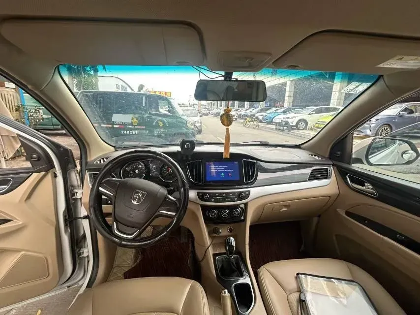 2016 BaoJun 730 1.5L 112HP L4 5MT,autocango,china used car exporter,china ev exporter,chinese used car exporter,chinese used ev exporter