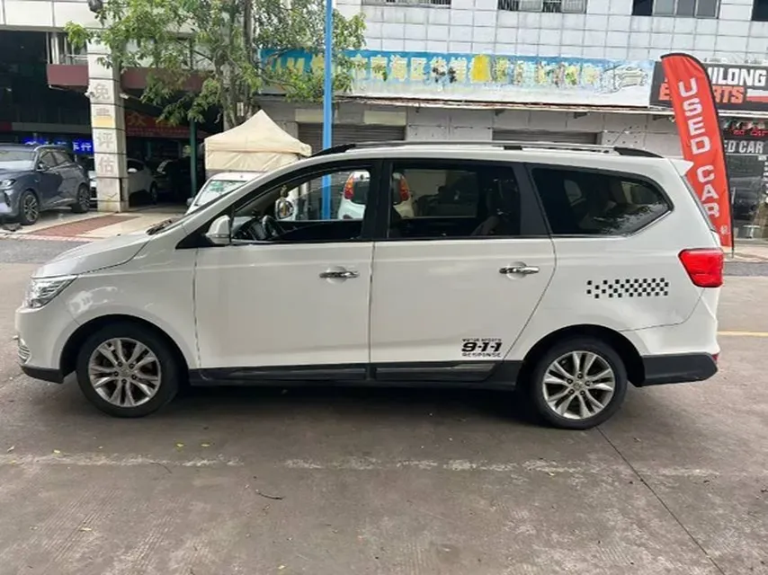 2016 BaoJun 730 1.5L 112HP L4 5MT,autocango,china used car exporter,china ev exporter,chinese used car exporter,chinese used ev exporter