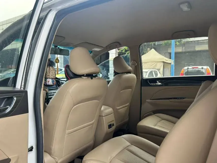 2016 BaoJun 730 1.5L 112HP L4 5MT,autocango,china used car exporter,china ev exporter,chinese used car exporter,chinese used ev exporter