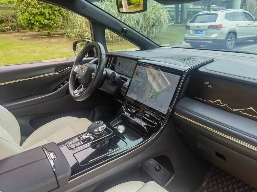 2023 GAC Trumpchi M8 2.0T 252HP L4 8AT,autocango,china used car exporter,china ev exporter,chinese used car exporter,chinese used ev exporter