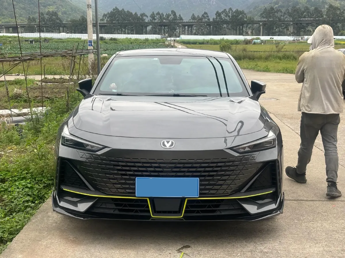 2022 ChangAn UNI-V 1.5T 188HP L4 7DCT,autocango,china used car exporter,china ev exporter,chinese used car exporter,chinese used ev exporter