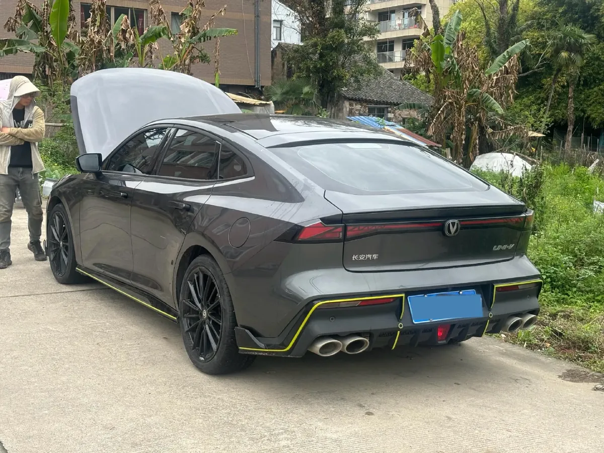 2022 ChangAn UNI-V 1.5T 188HP L4 7DCT,autocango,china used car exporter,china ev exporter,chinese used car exporter,chinese used ev exporter