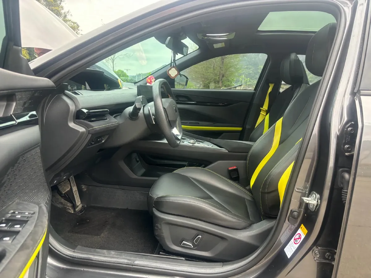 2022 ChangAn UNI-V 1.5T 188HP L4 7DCT,autocango,china used car exporter,china ev exporter,chinese used car exporter,chinese used ev exporter