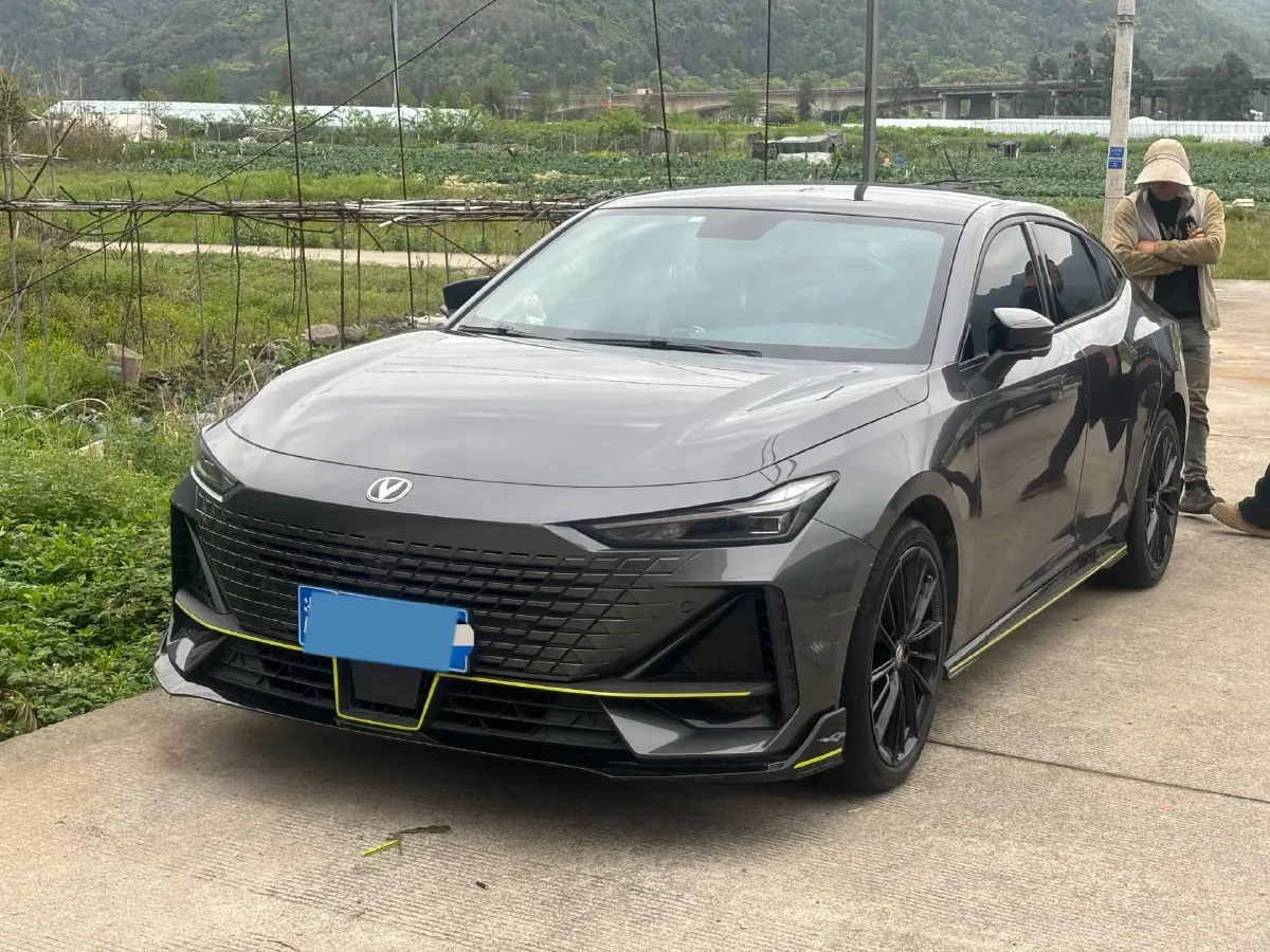 2022 ChangAn UNI-V 1.5T 188HP L4 7DCT,autocango,china used car exporter,china ev exporter,chinese used car exporter,chinese used ev exporter