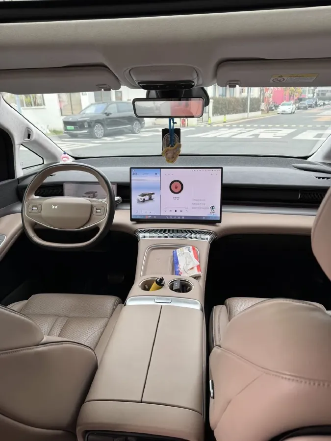 2024 Xpeng X9 BEV 84.5KWH,autocango,china used car exporter,china ev exporter,chinese used car exporter,chinese used ev exporter