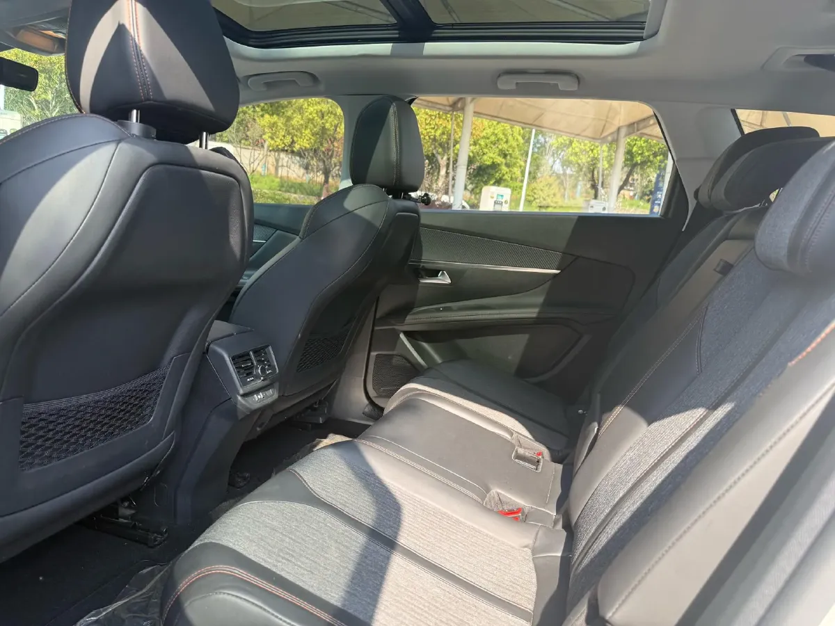 2017 Peugeot 5008 1.8T 204HP L4 6AT,autocango,china used car exporter,china ev exporter,chinese used car exporter,chinese used ev exporter