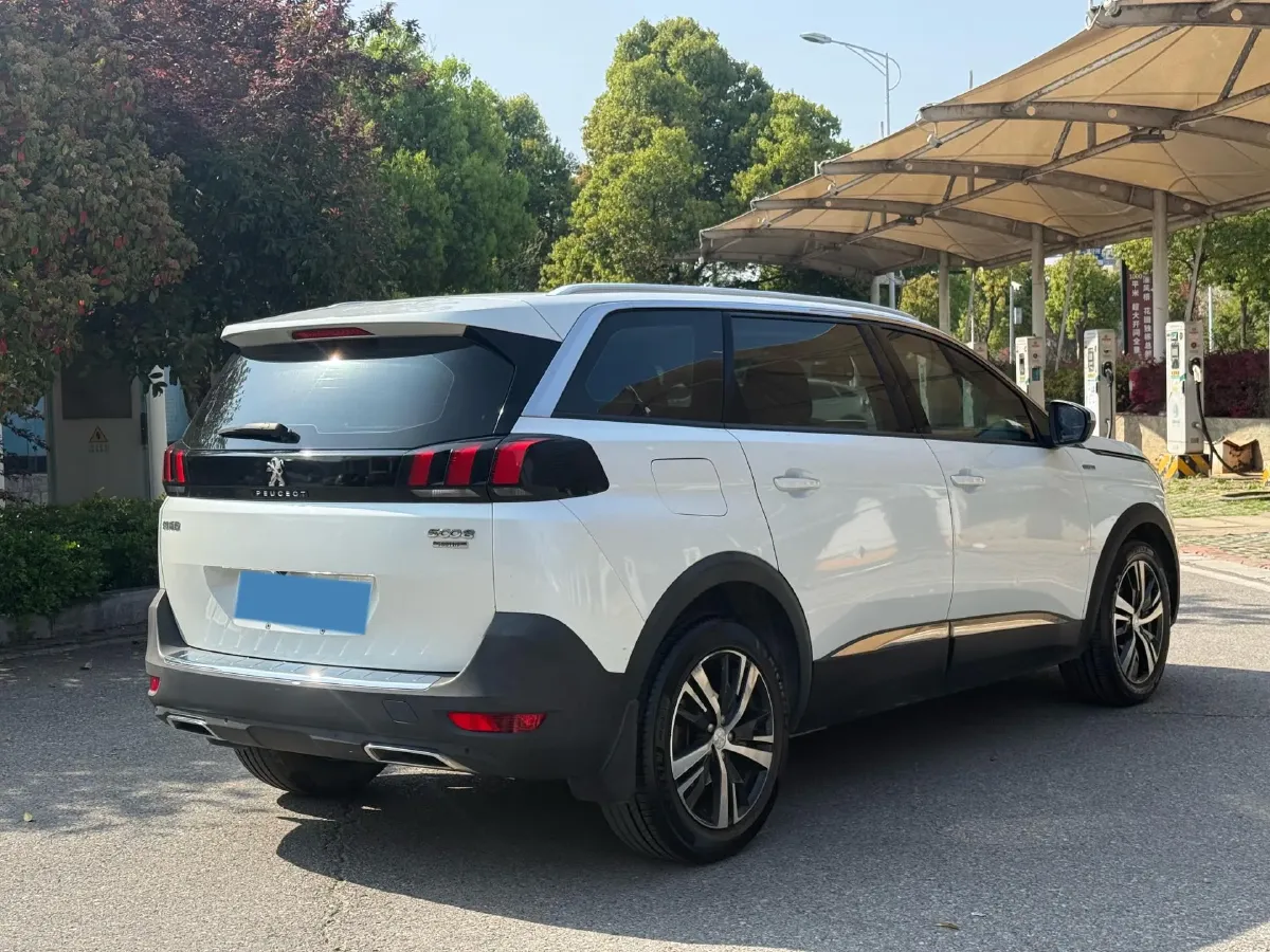 2017 Peugeot 5008 1.8T 204HP L4 6AT,autocango,china used car exporter,china ev exporter,chinese used car exporter,chinese used ev exporter