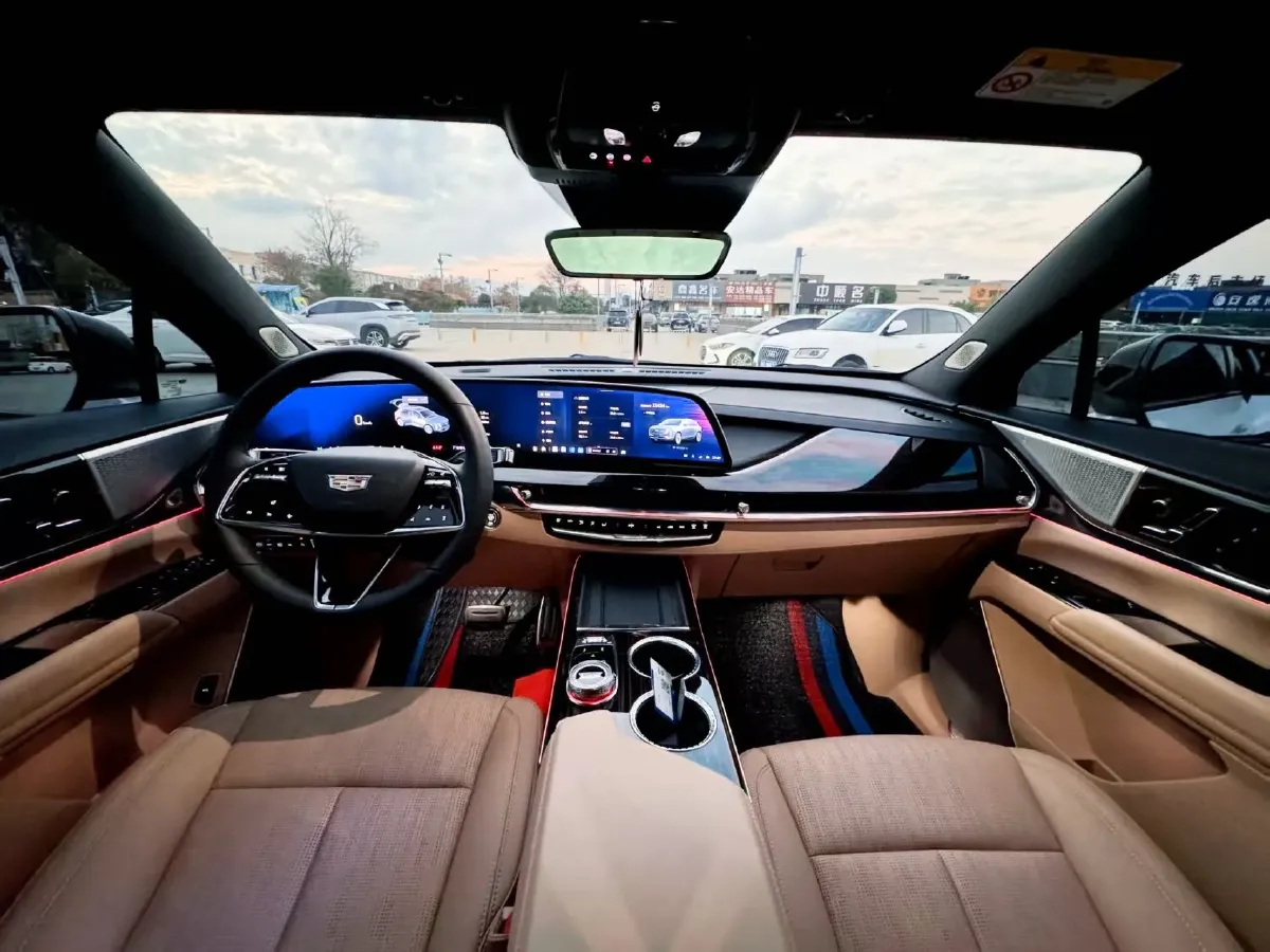 2025 Cadillac XT5 2.0T 237HP L4 9AT,autocango,china used car exporter,china ev exporter,chinese used car exporter,chinese used ev exporter