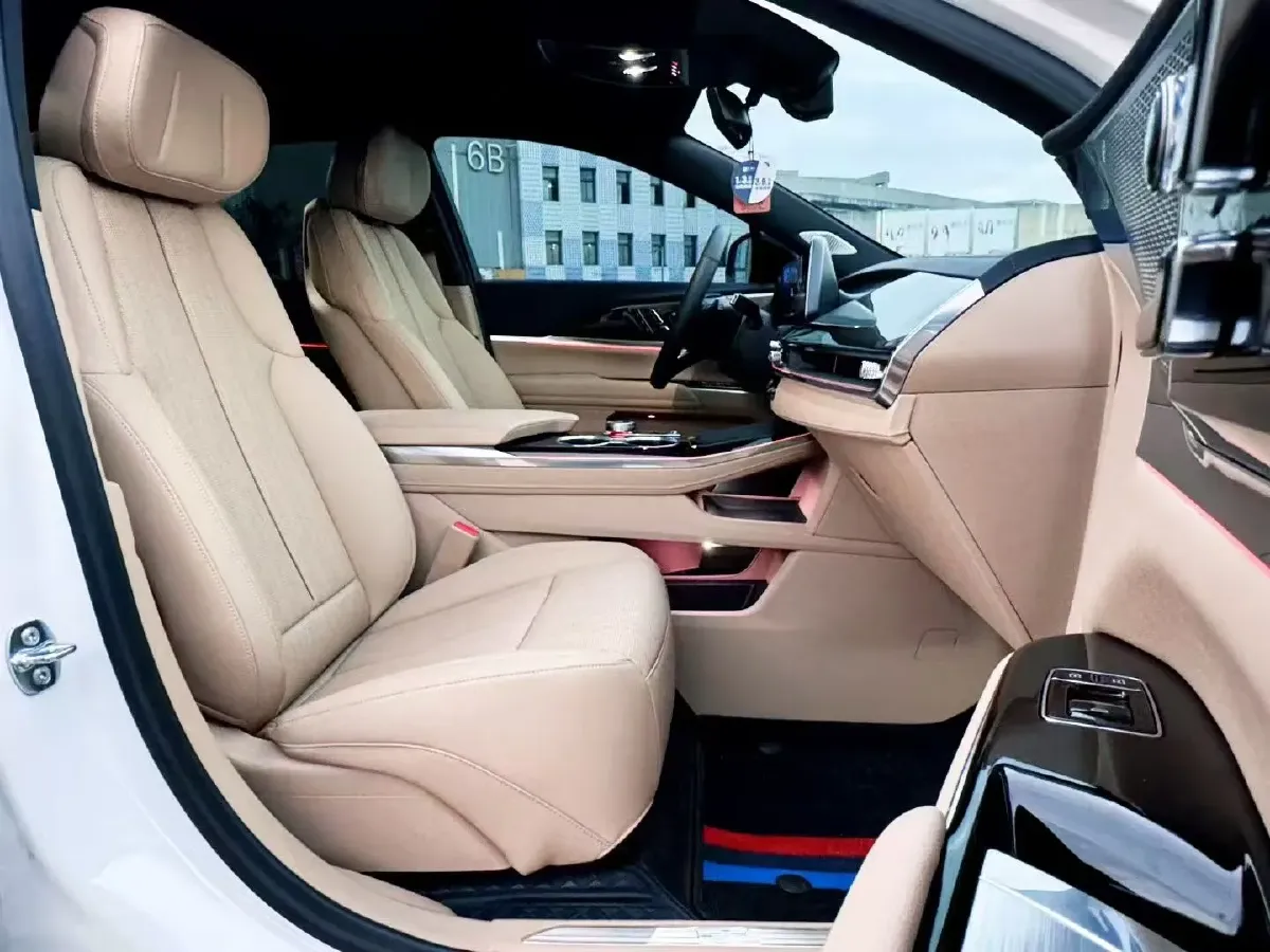 2025 Cadillac XT5 2.0T 237HP L4 9AT,autocango,china used car exporter,china ev exporter,chinese used car exporter,chinese used ev exporter