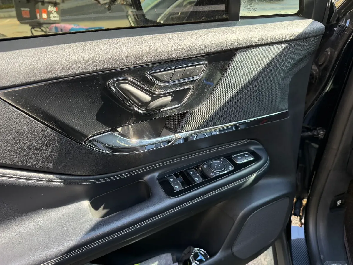 2023 Lincoln Corsair 2.0T 261HP L4 8AT,autocango,china used car exporter,china ev exporter,chinese used car exporter,chinese used ev exporter