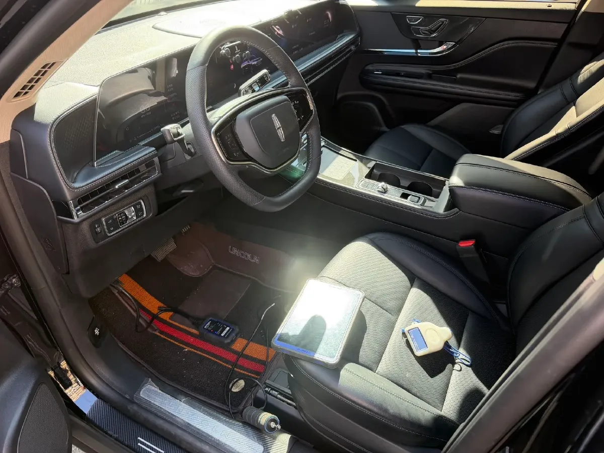 2023 Lincoln Corsair 2.0T 261HP L4 8AT,autocango,china used car exporter,china ev exporter,chinese used car exporter,chinese used ev exporter