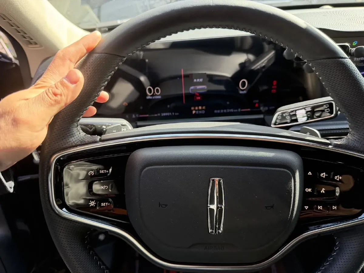 2023 Lincoln Corsair 2.0T 261HP L4 8AT,autocango,china used car exporter,china ev exporter,chinese used car exporter,chinese used ev exporter