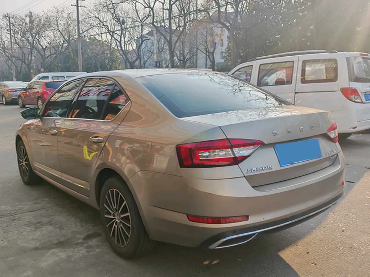 2020 Skoda Octavia 1.2T 116HP L4 7DCT,autocango,china used car exporter,china ev exporter,chinese used car exporter,chinese used ev exporter