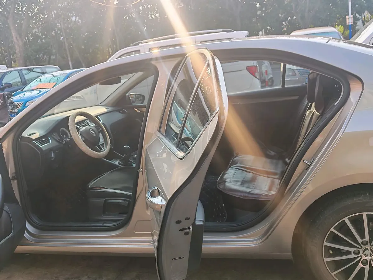 2020 Skoda Octavia 1.2T 116HP L4 7DCT,autocango,china used car exporter,china ev exporter,chinese used car exporter,chinese used ev exporter