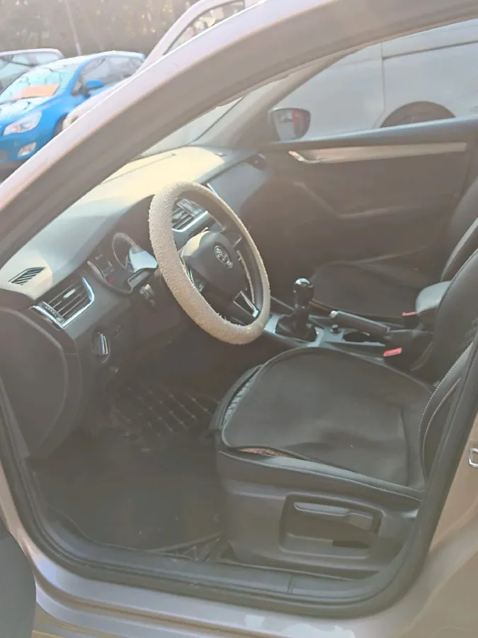 2020 Skoda Octavia 1.2T 116HP L4 7DCT,autocango,china used car exporter,china ev exporter,chinese used car exporter,chinese used ev exporter