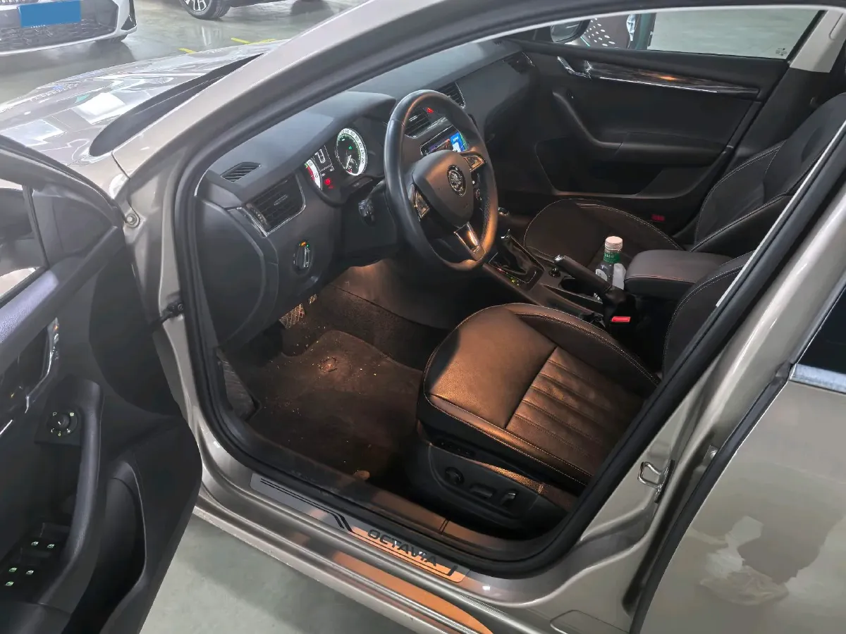 2020 Skoda Octavia 1.4T 150HP L4 7DCT,autocango,china used car exporter,china ev exporter,chinese used car exporter,chinese used ev exporter