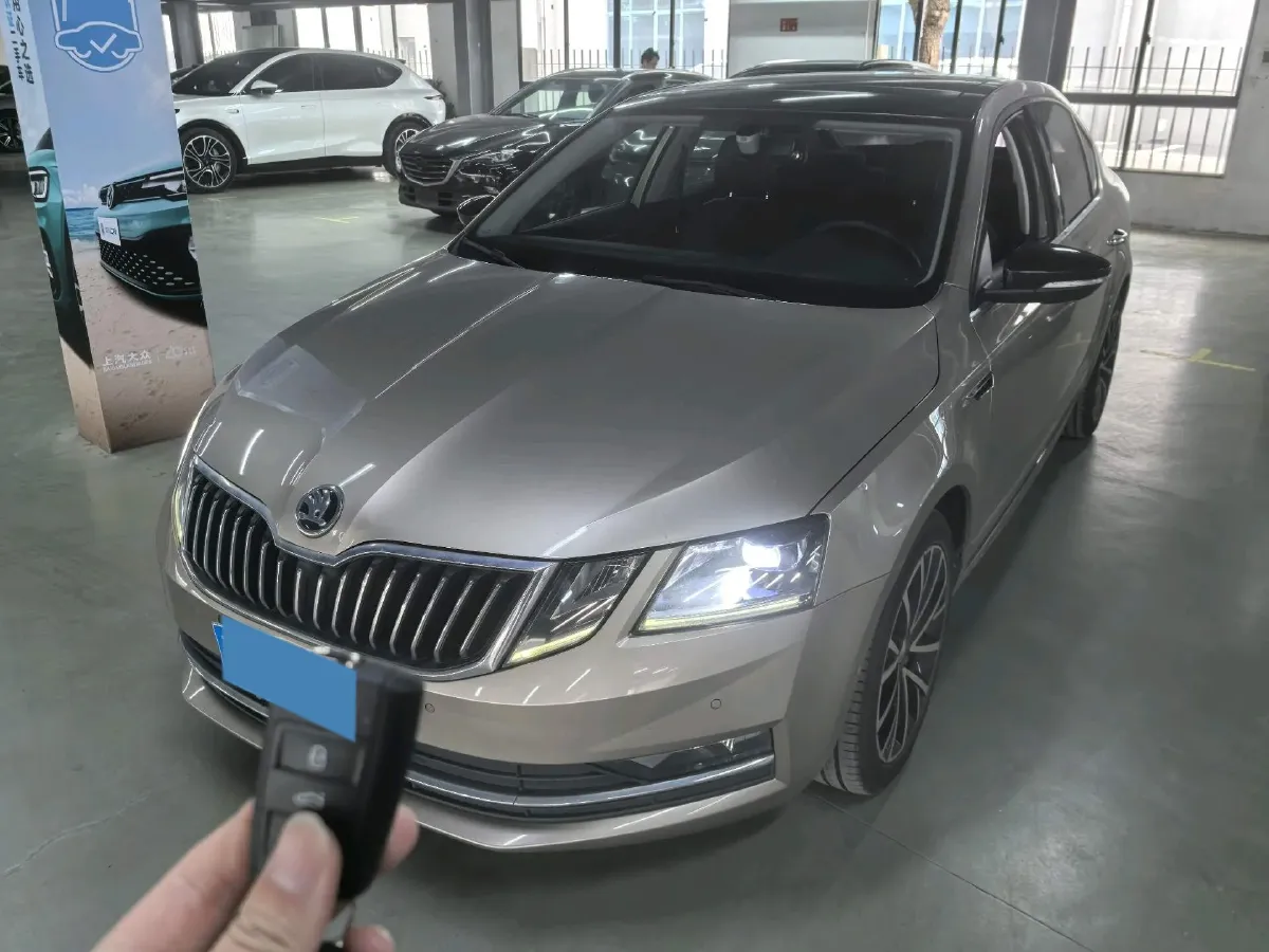 2020 Skoda Octavia 1.4T 150HP L4 7DCT,autocango,china used car exporter,china ev exporter,chinese used car exporter,chinese used ev exporter
