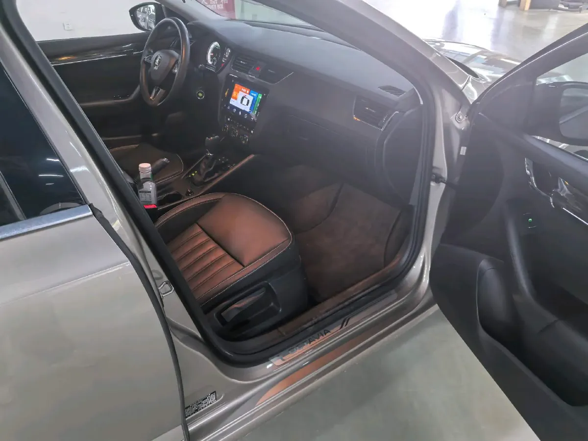 2020 Skoda Octavia 1.4T 150HP L4 7DCT,autocango,china used car exporter,china ev exporter,chinese used car exporter,chinese used ev exporter