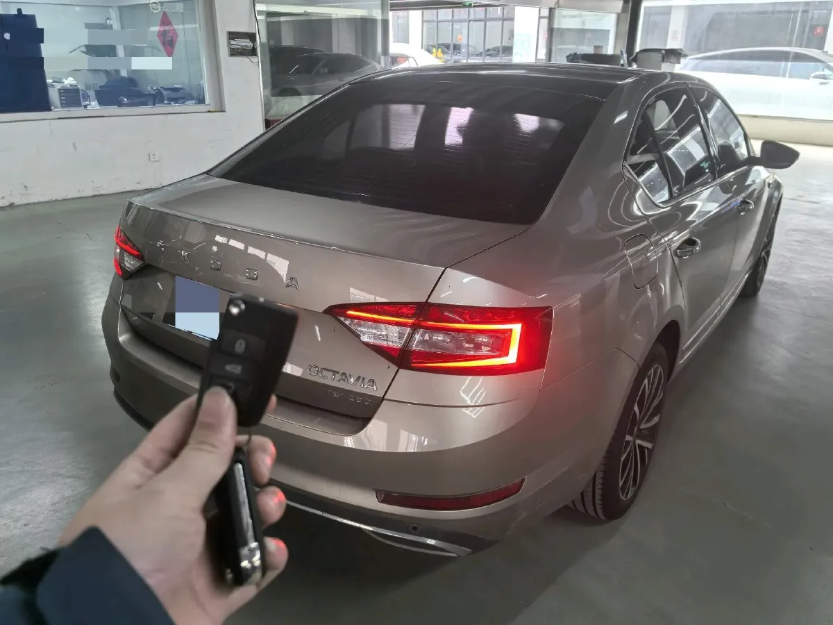 2020 Skoda Octavia 1.4T 150HP L4 7DCT,autocango,china used car exporter,china ev exporter,chinese used car exporter,chinese used ev exporter